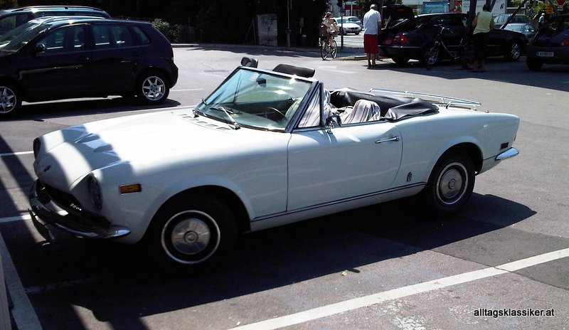 fiat-124-spider-weiss