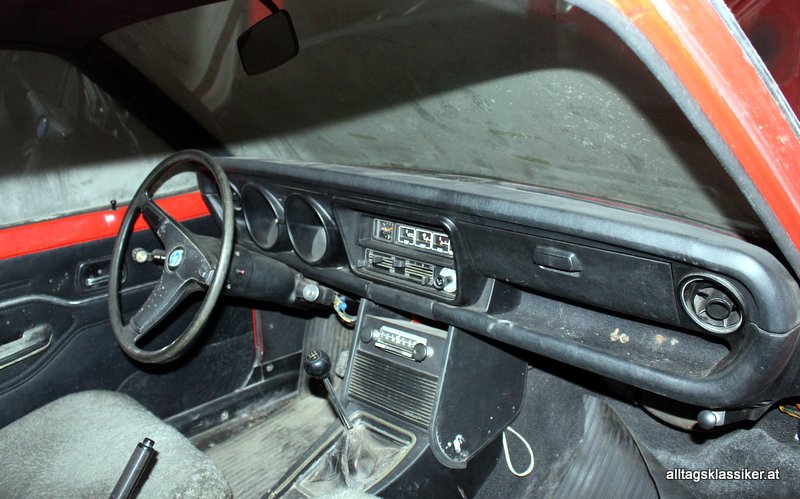 mazda-818-coupe-rot (7)